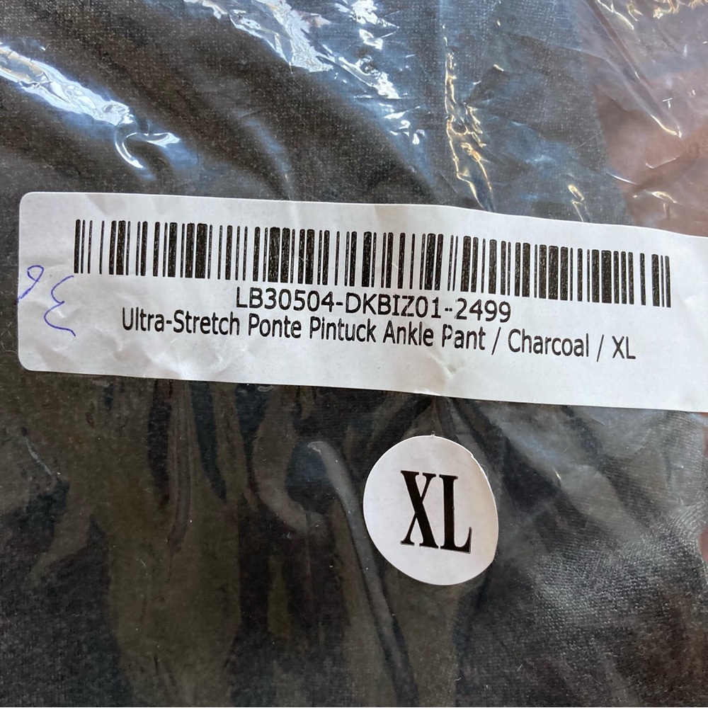 Quince charcoal ultra stretch Ponte pintuck ankle pants - XL - Picture 8 of 8